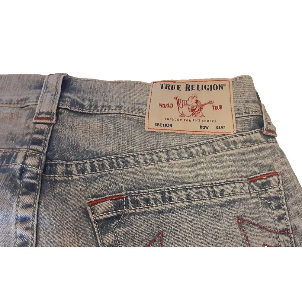True Religion Geno Mens 31 Jeans Relaxed Slim Acid Wash Blue w/Red‎ Embroidered